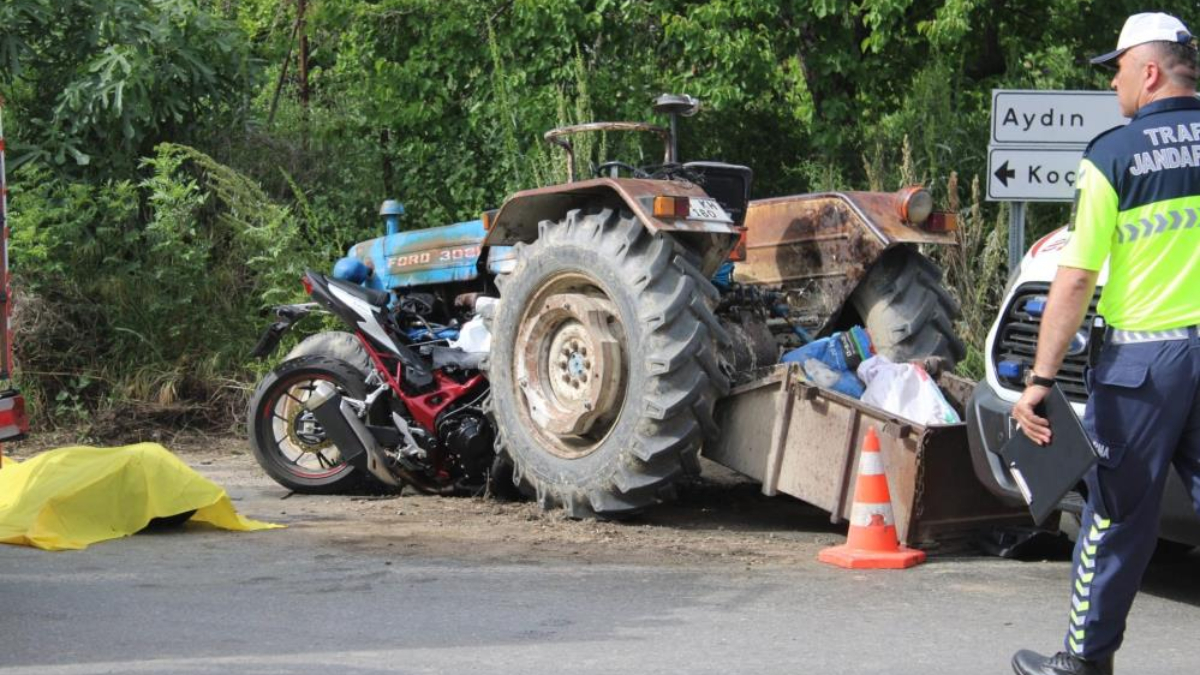 aydinda-motosiklet-traktore-ok-uzere-saplandi-3-meyyit-IxlEkKEw.jpg